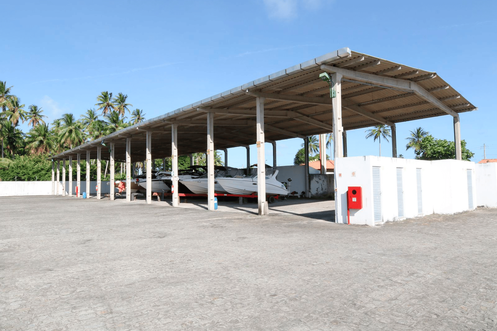 Vista externa do hangar